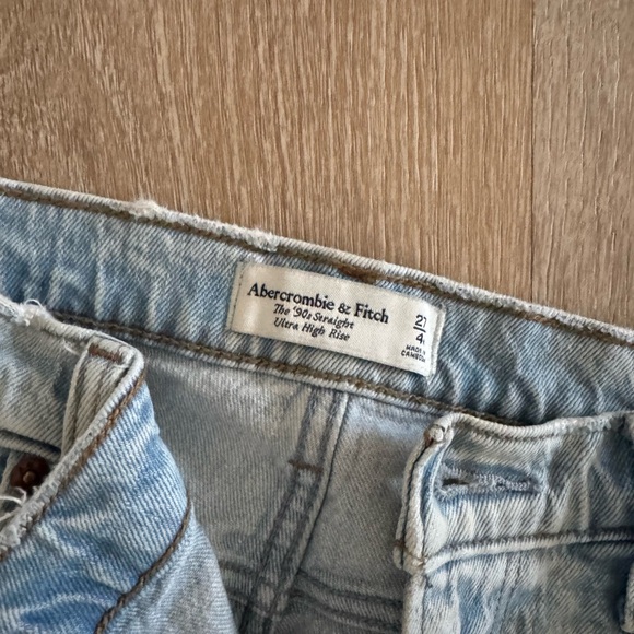 Abercrombie & Fitch Light Wash Denim Jeans -90s straight ultra high rise - Picture 2 of 3